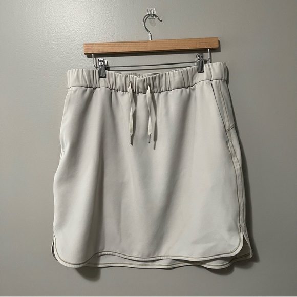 Lululemon On The Fly Skirt Woven Silverstone - Picture 6 of 13